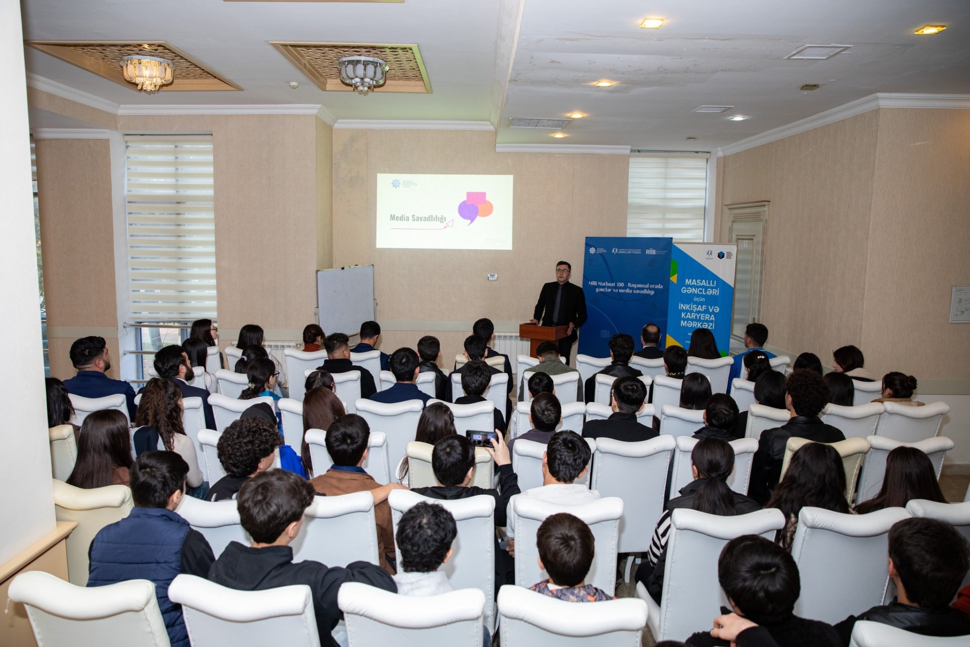 &ldquo;Milli Metbuat 150 &ndash; Reqemsal erada gencler ve media savadliligi&rdquo; layihesi cercivesinde Bilesuvar ve Masalli rayonlarinda sonuncu melumatlandirici infosessiyalar teskil olunub